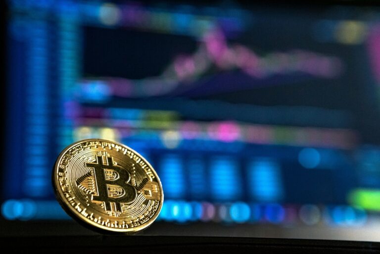 Krypto trh obrací – dosáhne bitcoin hranice 100 tisíc dolarů?