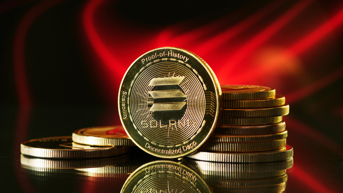 Solana má problém prolomit hranici 178 USD. Udrží 105 USD dvojité dno?