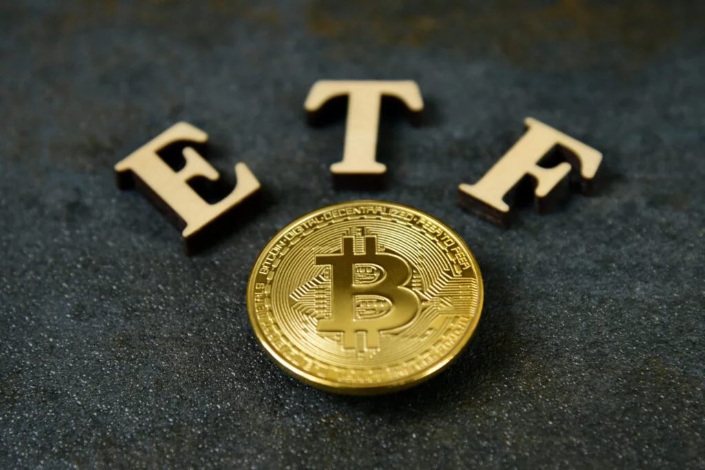 Bitcoin-ETFs ziehen $667 Millionen an, während Aktivitäten an der CME auf eine Markterholung hindeuten