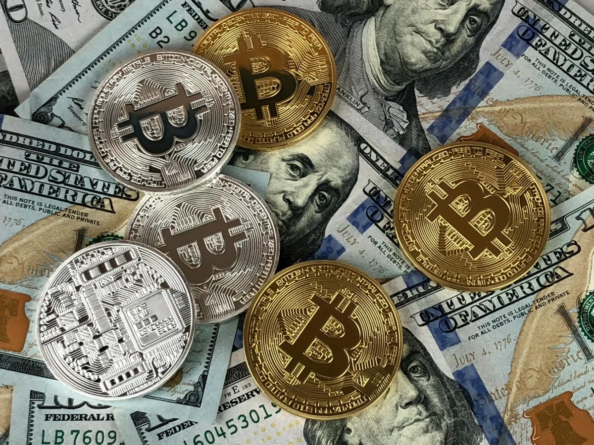 Robert Kiyosaki glaubt, dass Bitcoin den US Dollar übertrumpft