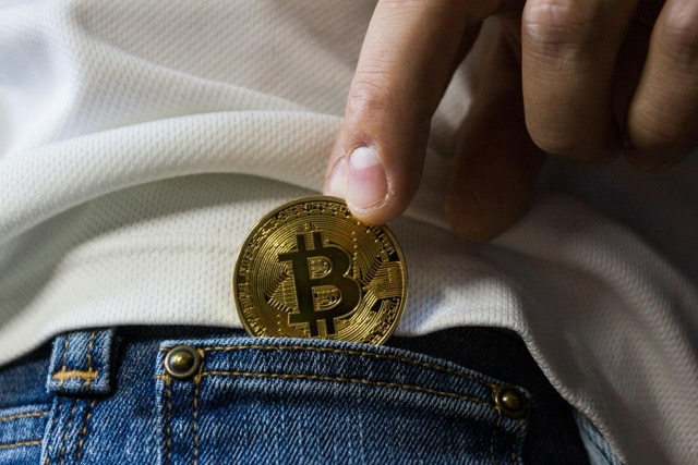 Avalikud ettevõtted ületavad ETF-e Bitcoini ostmisel – mida see tähendab?