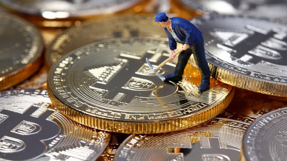 Bitcoin Miners Face Record Revenue Drop Amid Rising Challenges