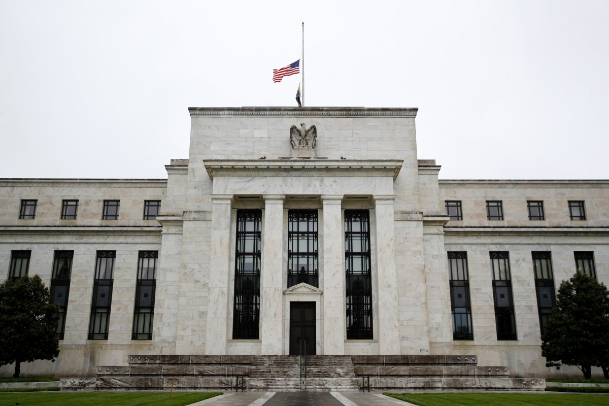 Economist Recommends Cautious 25 Basis Point Rate Cut for Fed