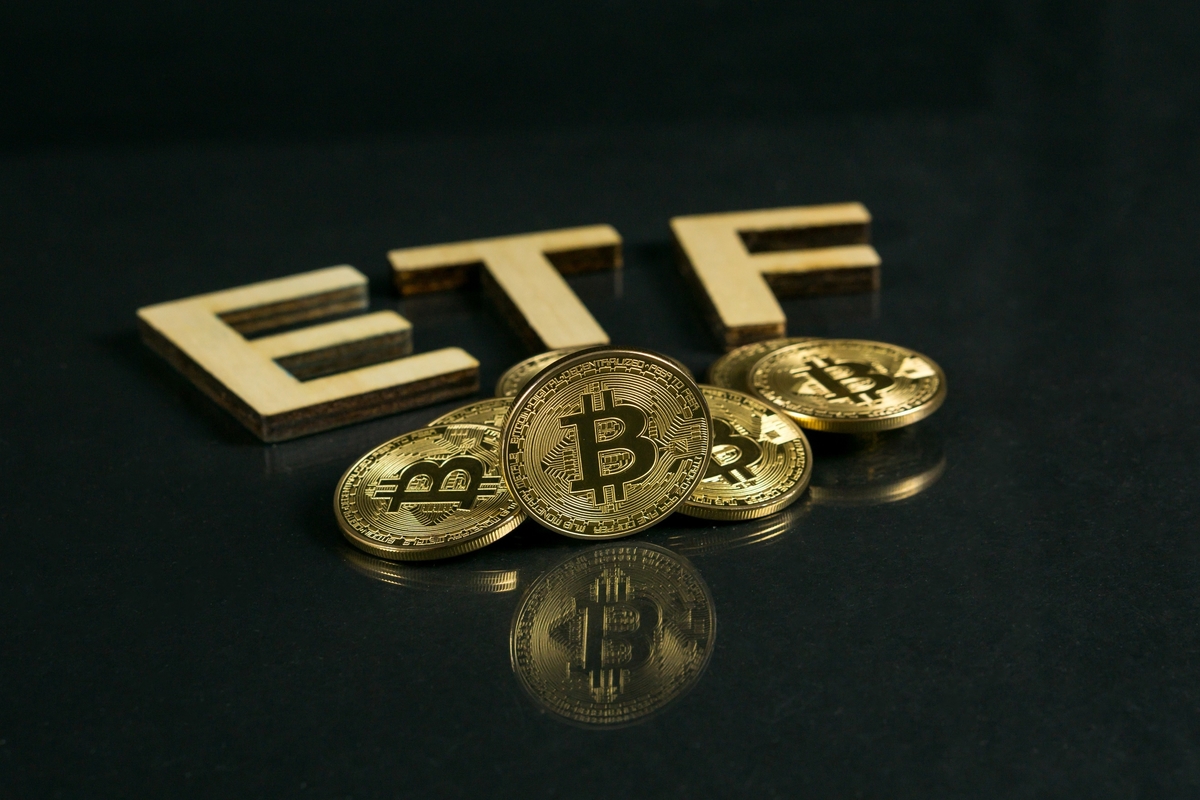 Grayscale Bitcoin Trust Faces Continued Withdrawals as ETF Inflows Rise