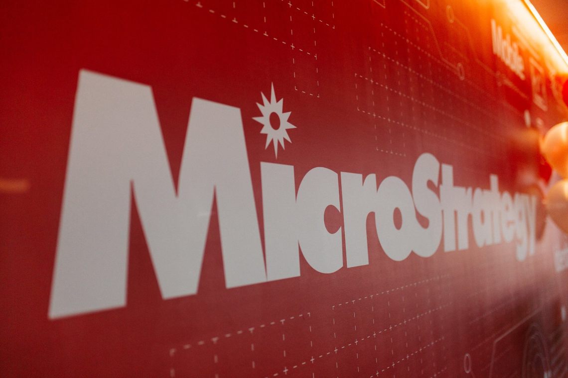 MicroStrategy Outshines S&P 500 Giants with Stunning 357% Growth