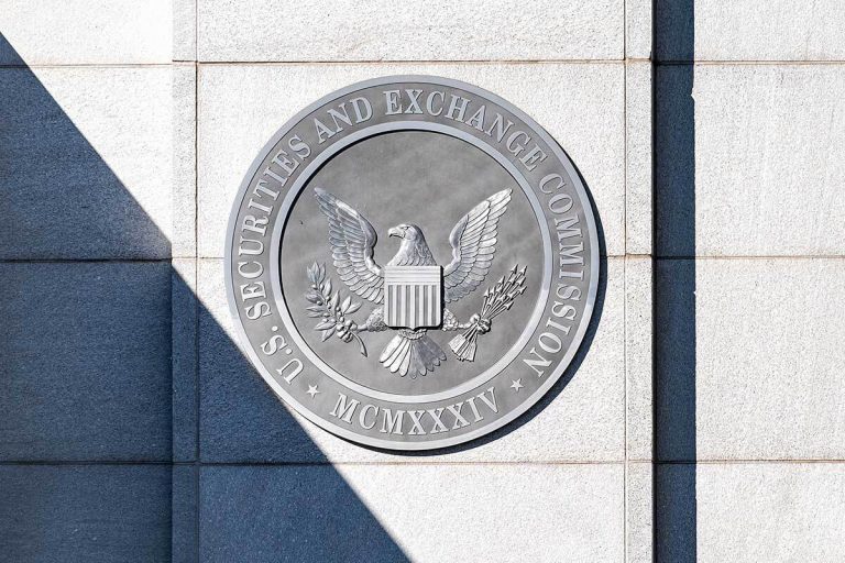 SEC Stalls Dogecoin and XRP ETFs as Wave of Crypto Fund Applications Grows