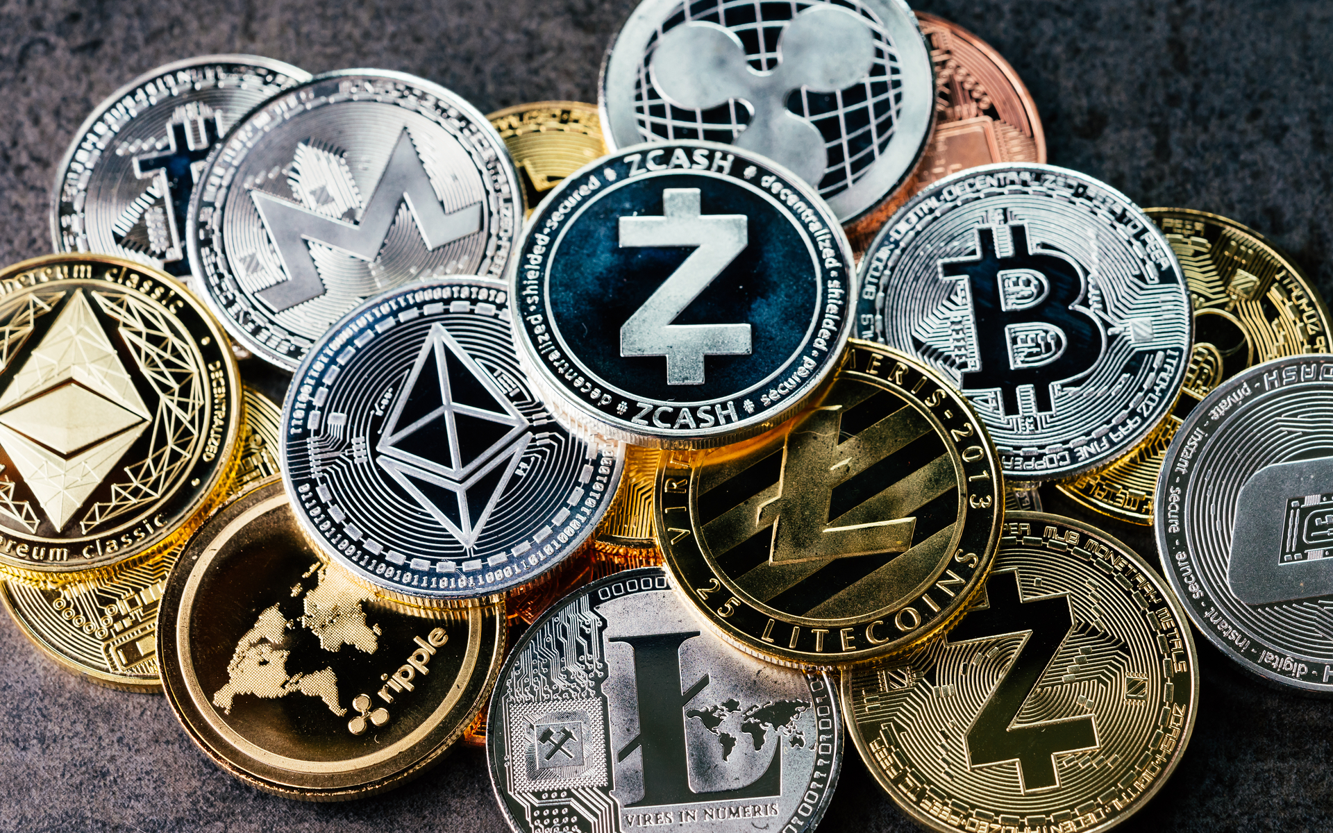 2 Cryptocurrencies to Watch Before Altcoin Season Begins