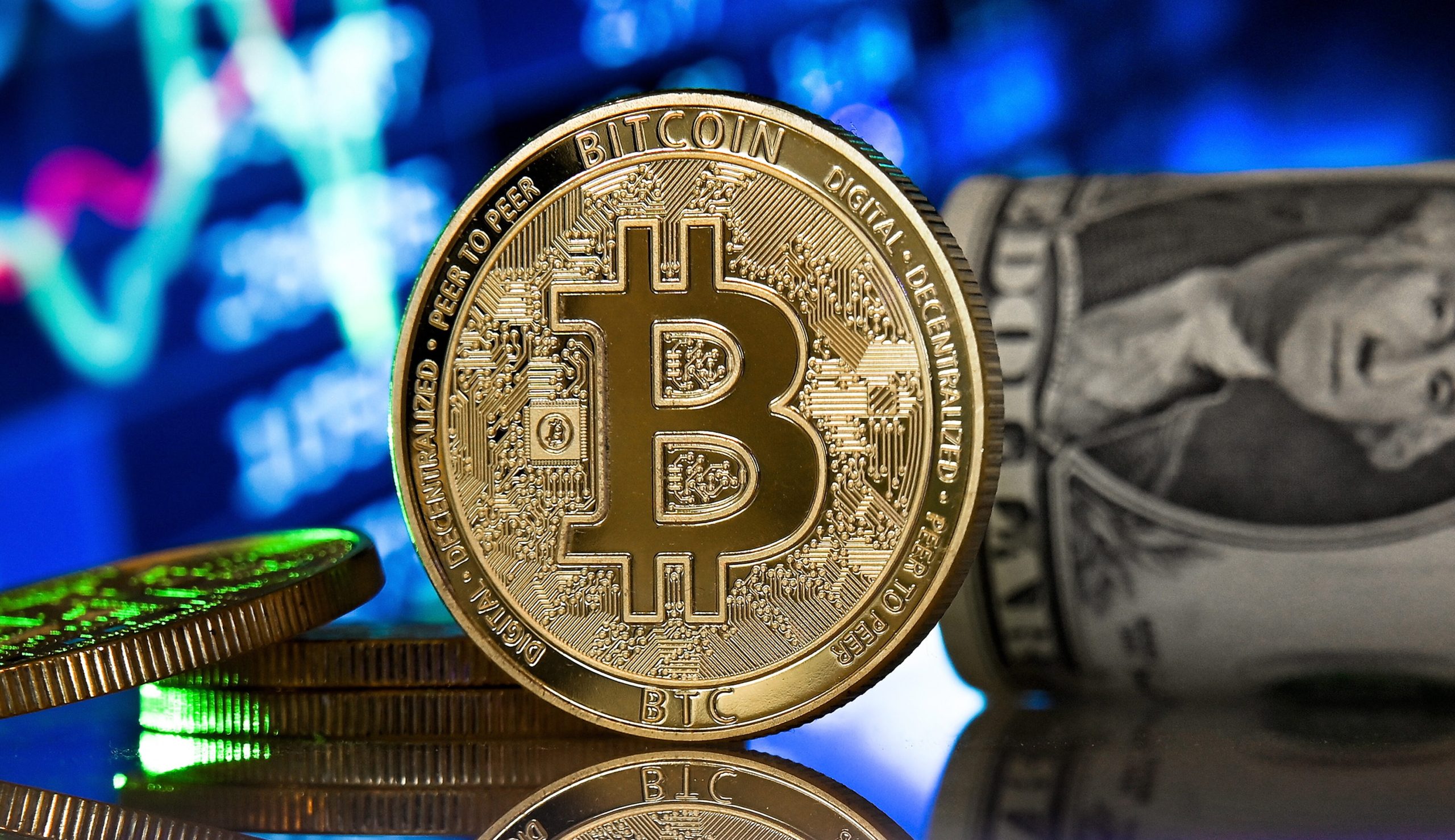 Economist Predicts Bitcoin Breakout, Warns Altcoin Rally May Be Weaker