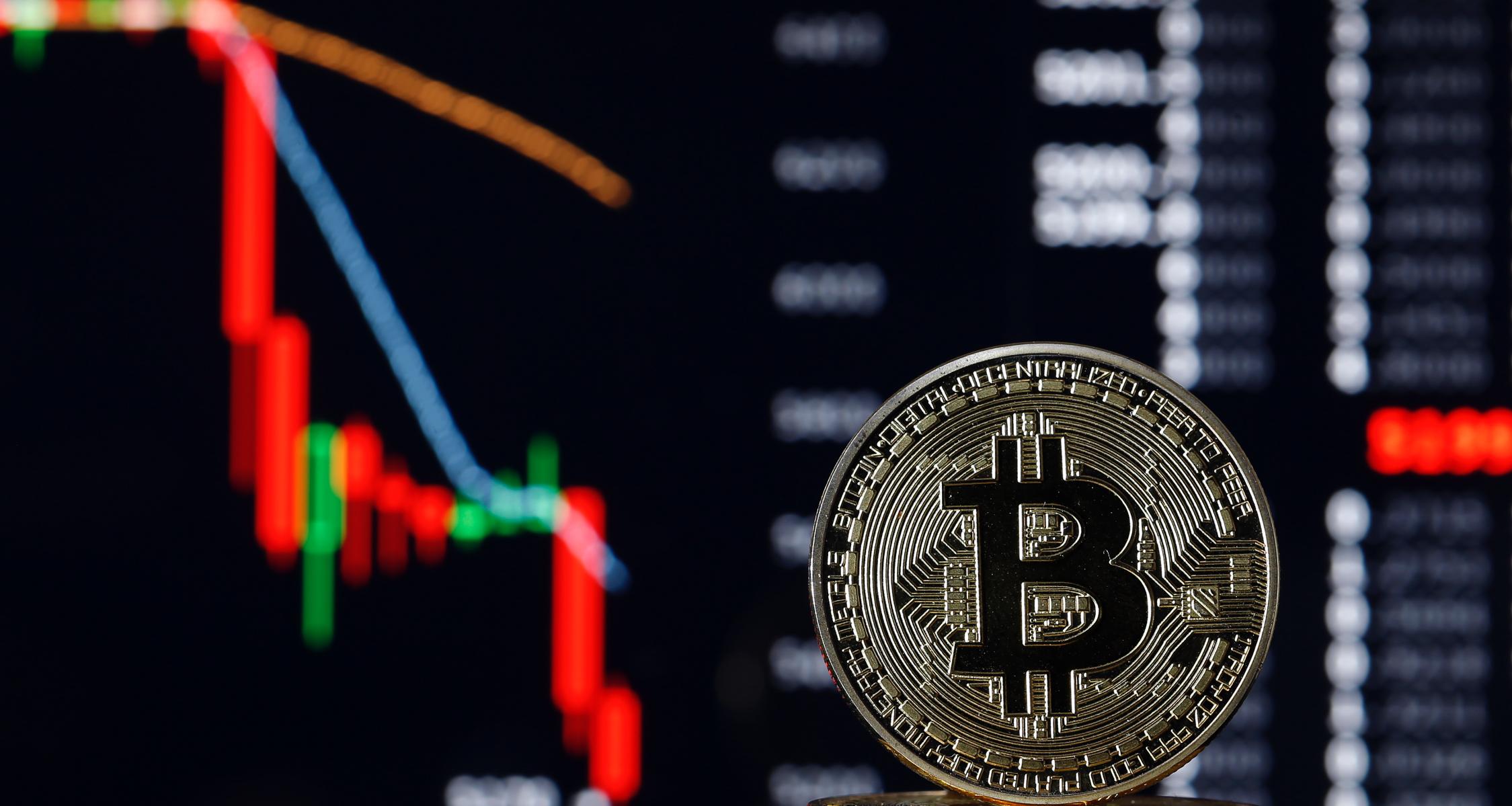 Analyst Predicts Bitcoin to Hit Bottom This Month, Eyes Q4 Rally