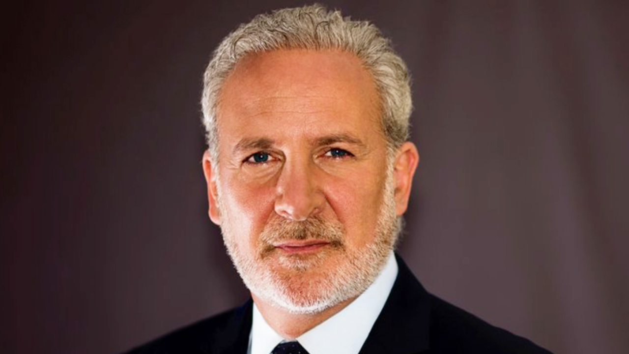 Peter Schiff Doubts Stablecoins Can Shield a Weakening Dollar