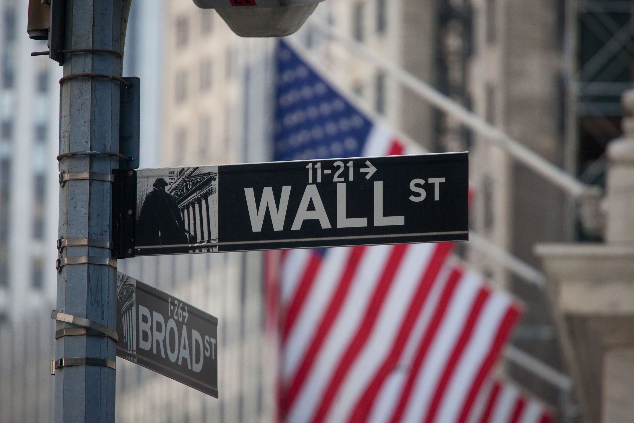 Wall Street Slumps as Major Indexes Dive: What Lies Ahead?