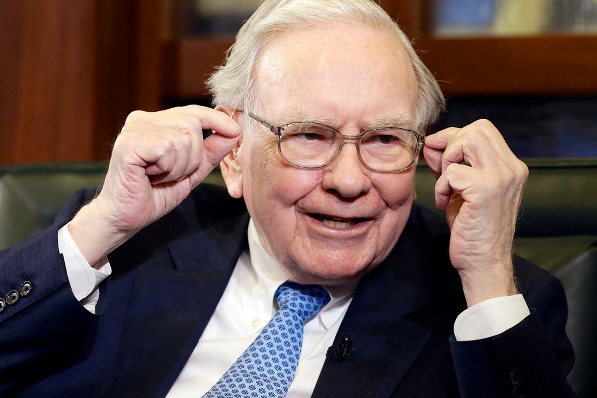 Warren Buffet’s Berkshire Hathaway Nears $1 Trillion Valuation