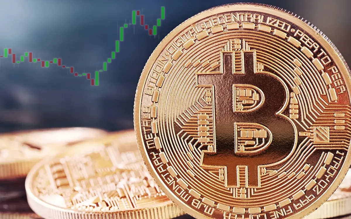 Bitcoin Analyst Predicts Short-Term Dip, Mid-Term Rally