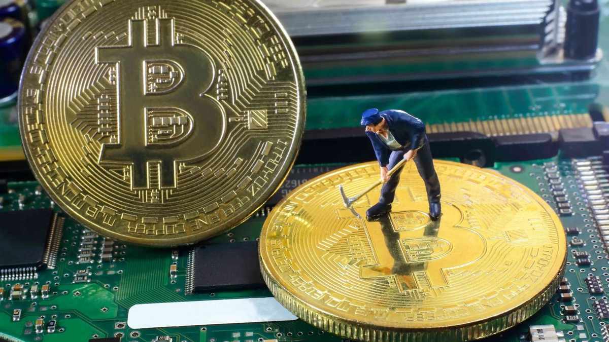 Solo Bitcoin Miner Hits $200,000 Jackpot with Tiny Bitaxe