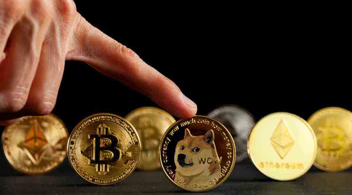 El precio de Bitcoin cierra el mes más alto de su historia: las 5 mejores criptomonedas para comprar ahora