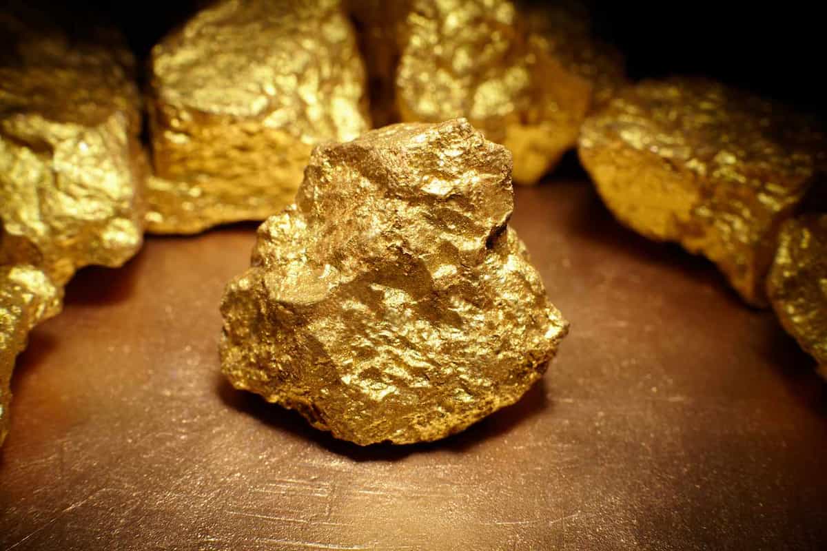 El oro apunta a los 4.000 dólares, mientras la inestabilidad mundial impulsa la huida de los inversores hacia la seguridad