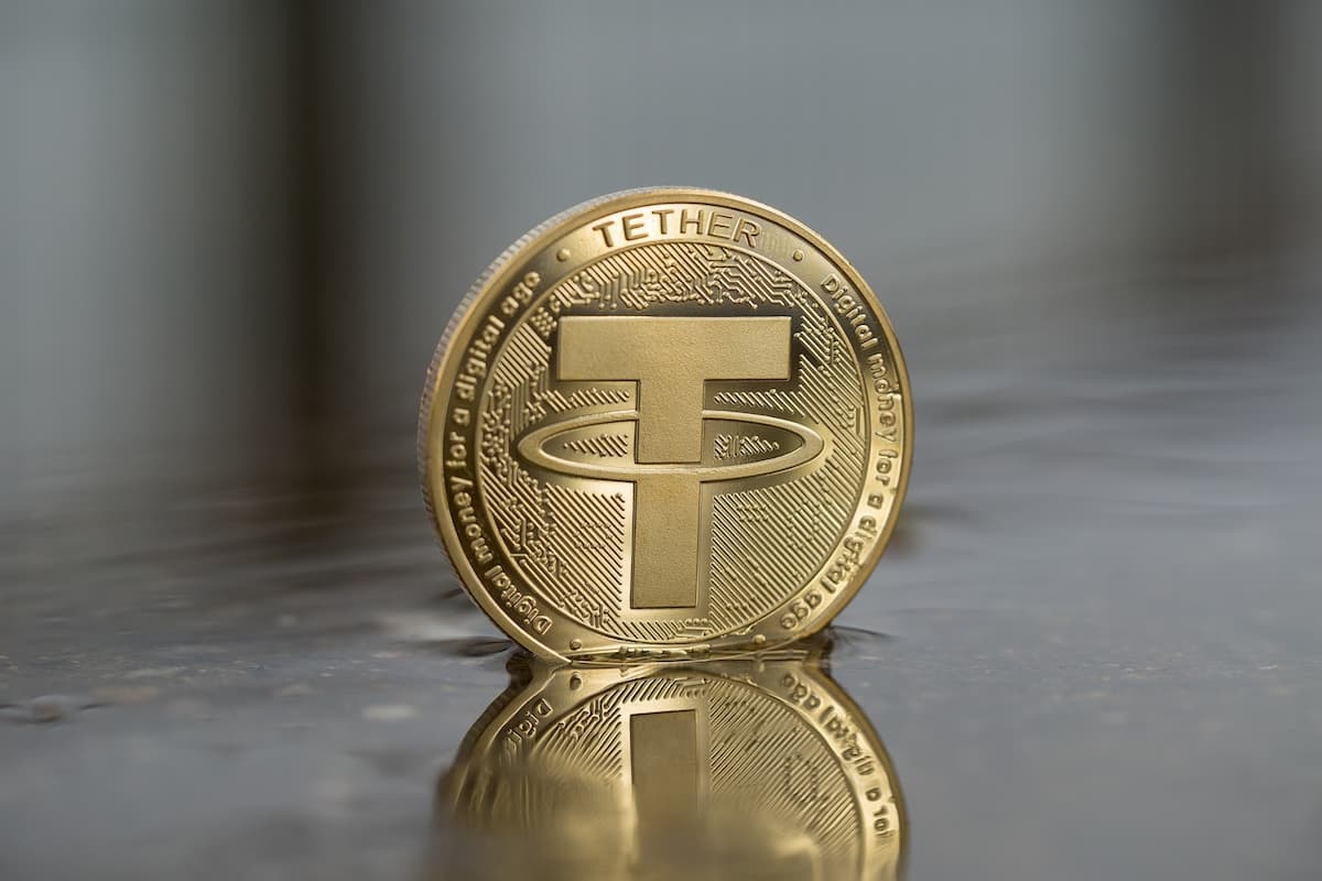 Tether, entre los mayores tenedores de bonos del Tesoro de EE.UU., según su consejero delegado