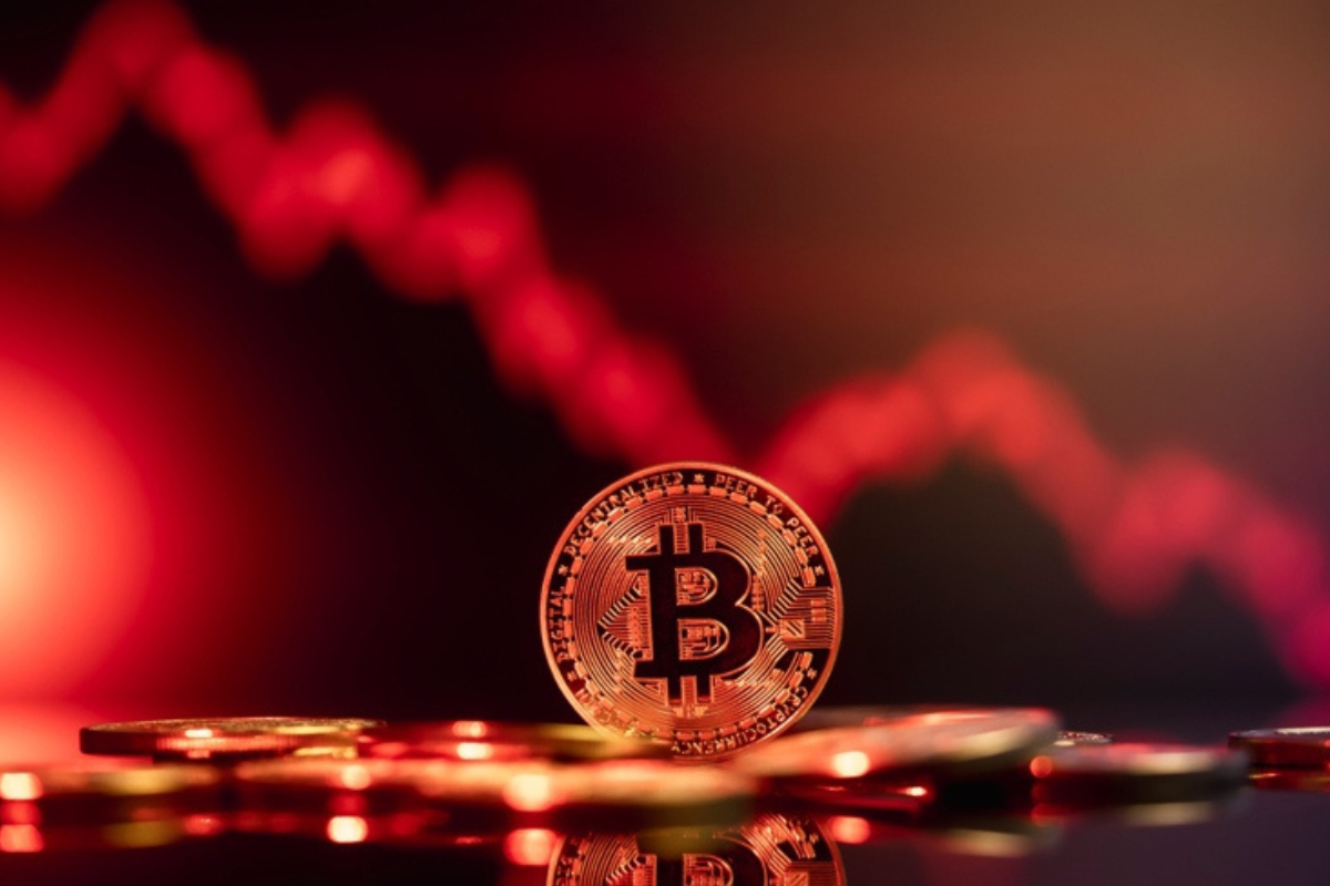 Νέο χαμηλό ιστορικό στην τιμή του Bitcoin – Τι σημαίνει αυτό