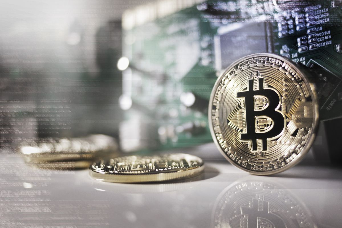 Στα $120.000 το Bitcoin: Η συμφωνία Τραμπ – EE τονώνει το επενδυτικό ενδιαφέρον