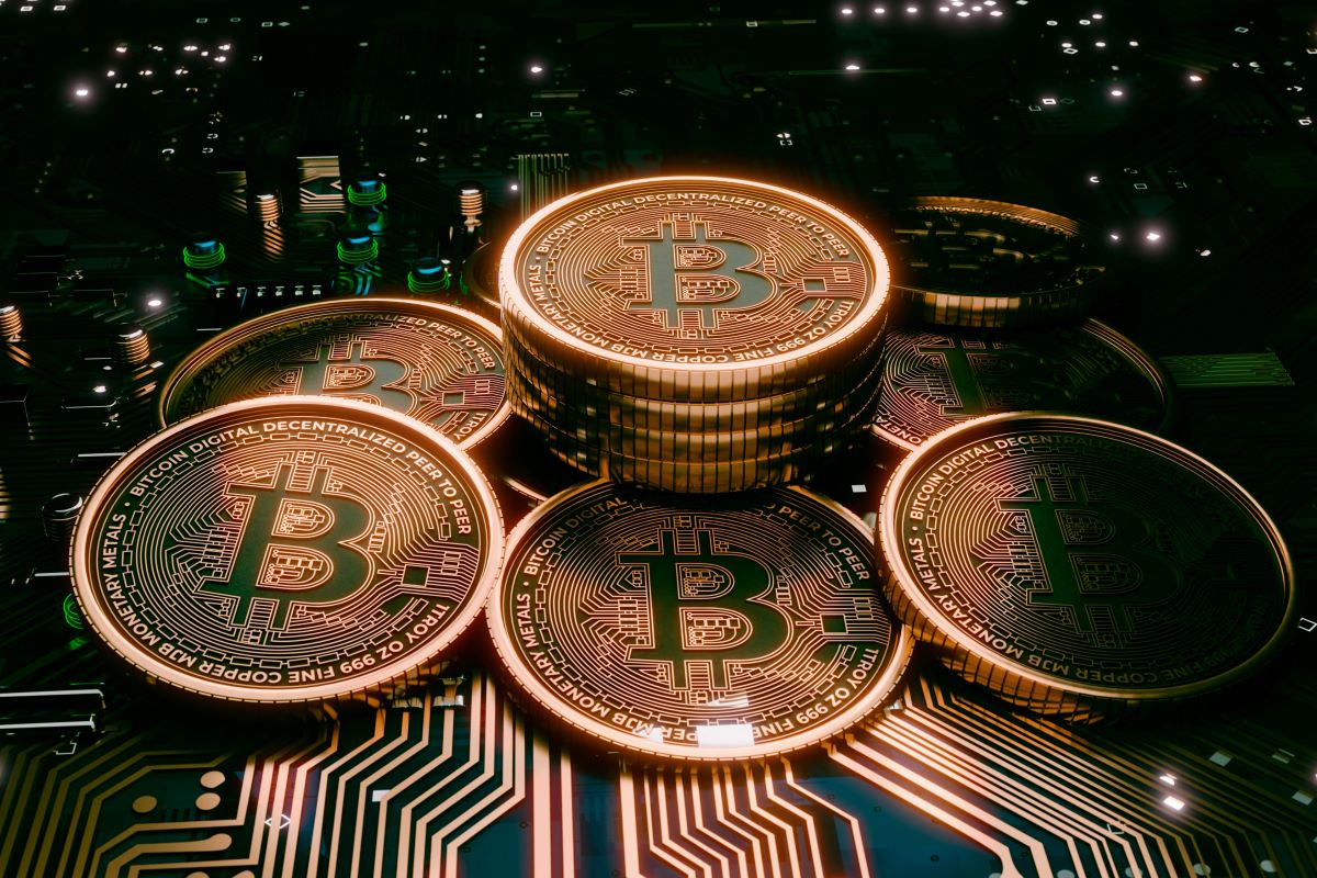 A Bitcoin újra 106 ezer dollárnál a kedvező politikai és gazdasági hírek hatására