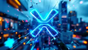 リップル（XRP）のロゴが未来的な都市を背景に、法的な枷が外れたことを象徴するように結晶化し輝いている様子。