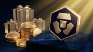 Crypto.comのロゴと報酬を表す金色のコインとギフトのイメージ