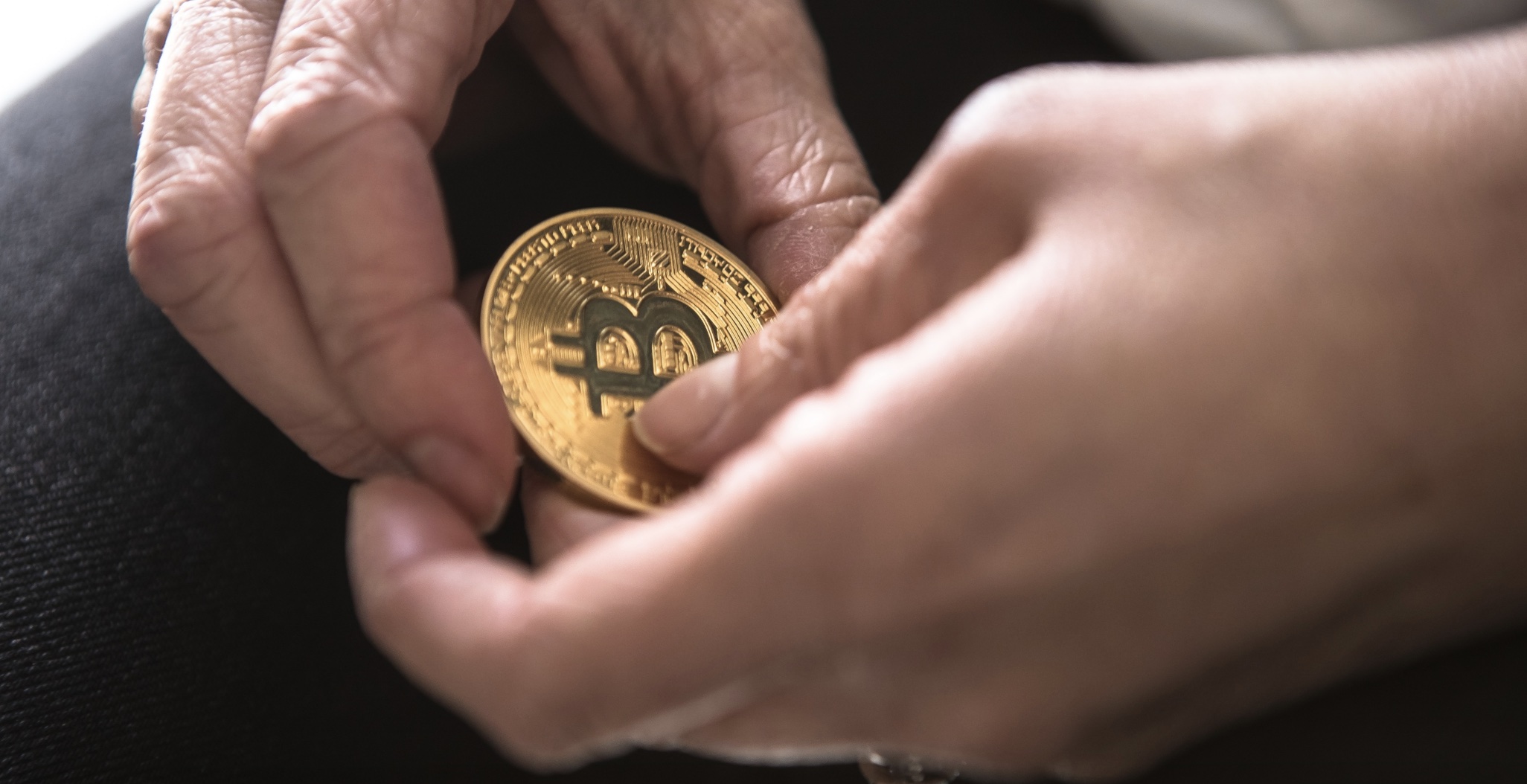Publiskie uzņēmumi divkāršo Bitcoin iegādes, pārspējot ETF