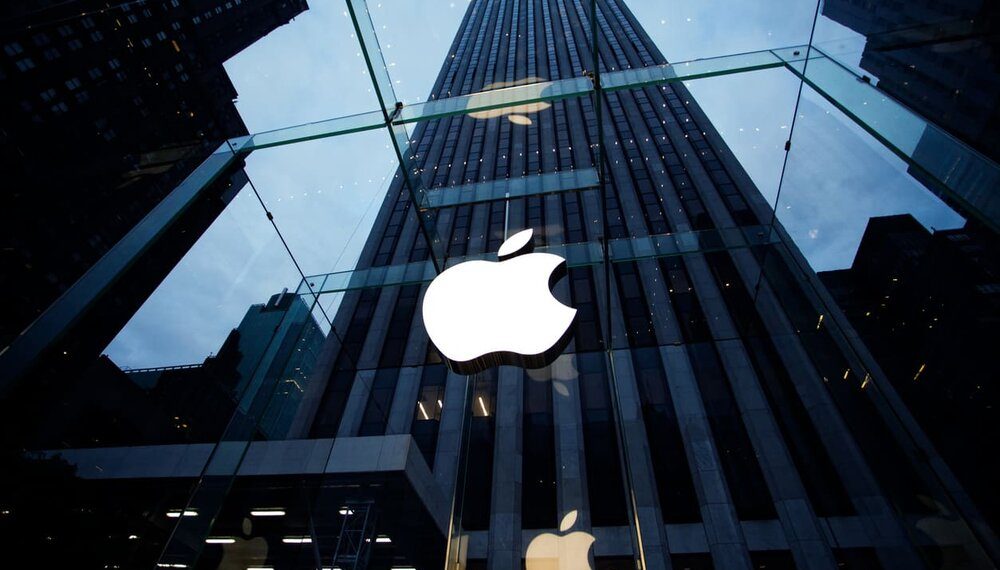 В средата на април Apple си сътрудничи с финансовия гигант