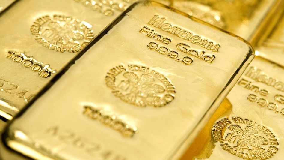 Доларът губи влияние: Банките ще се сдобият със злато за $48 милиарда тази година