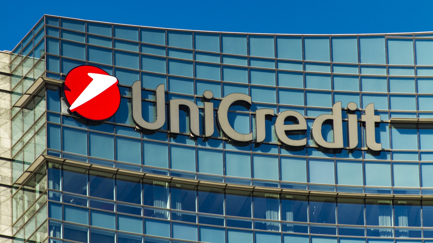 UniCredit може да плати глоба от €131 милиона за затваряне на сметка на крипто компания