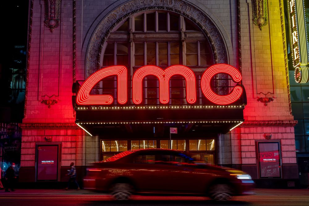 AMC официално започна да приема Биткойн, Етериум и други криптовалути