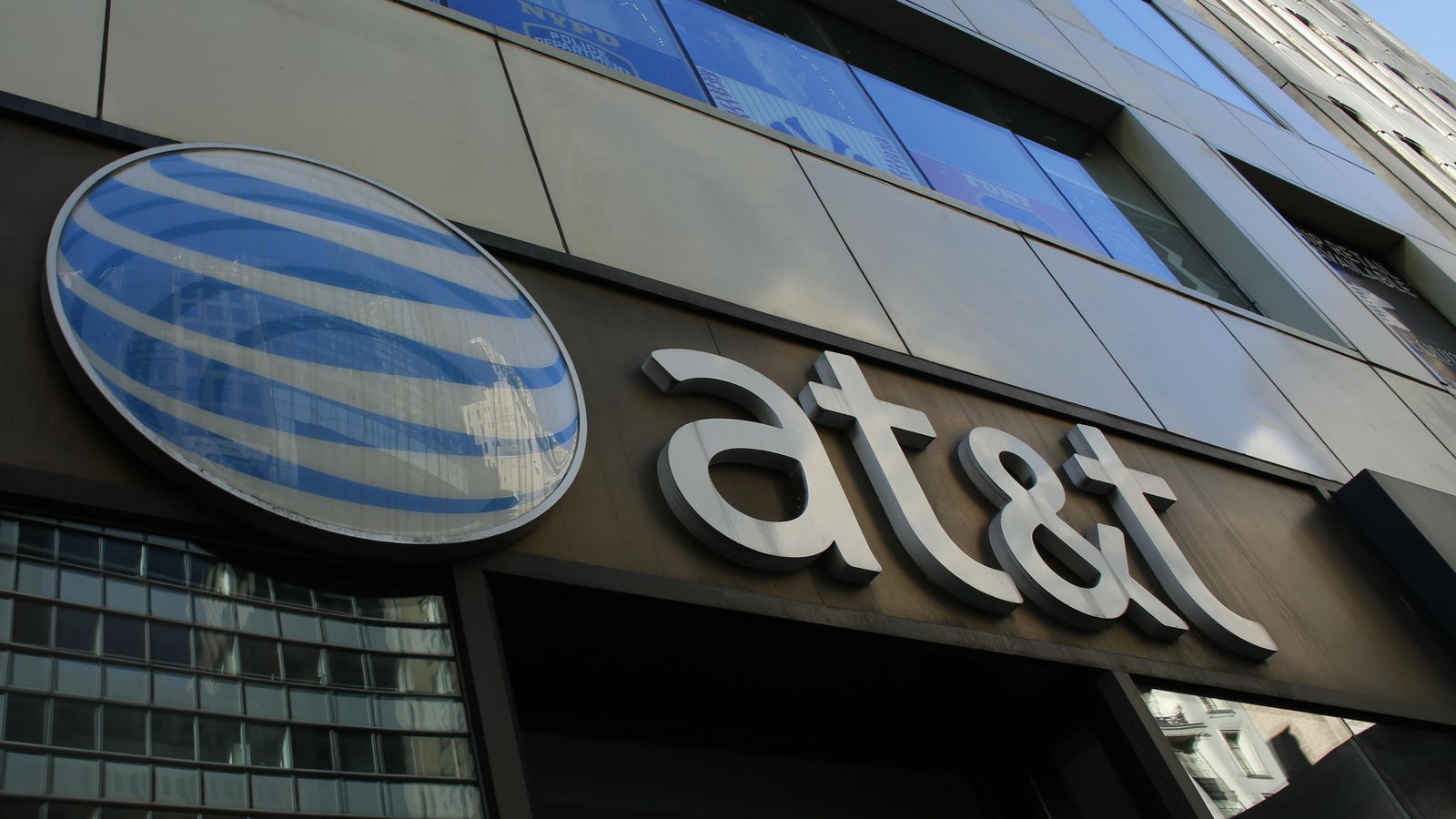 Съдят AT&T за $224 милиона след като телефонни хакери ограбват крипто инвеститор