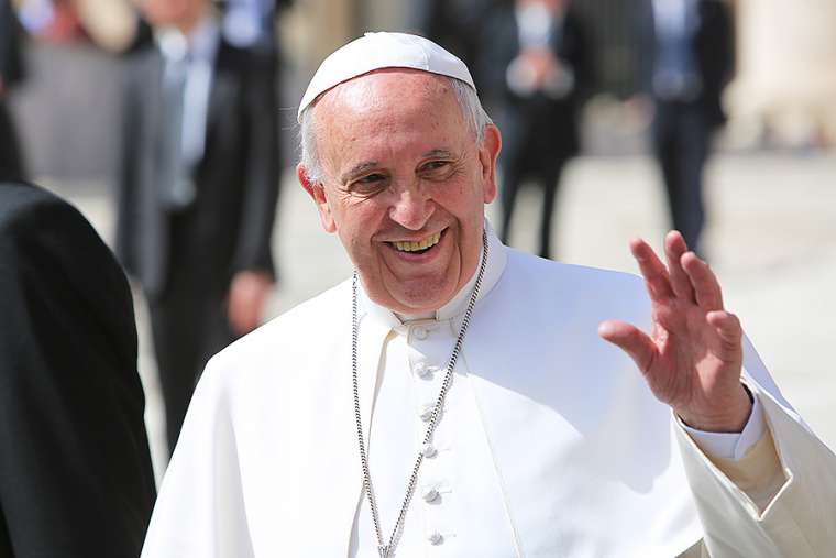 Папа Франциск е поредната жертва на крипто измамите в Twitter