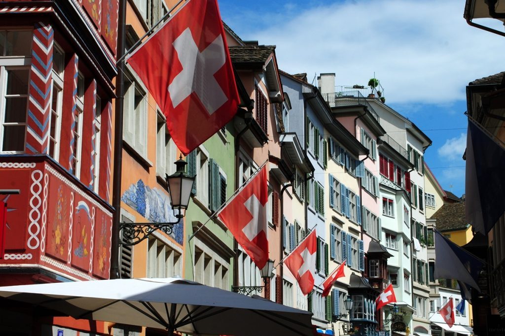 Регулирана швейцарска крипто банка официално стартира услугите си