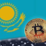 знамето на Казахстан и биткойн токен