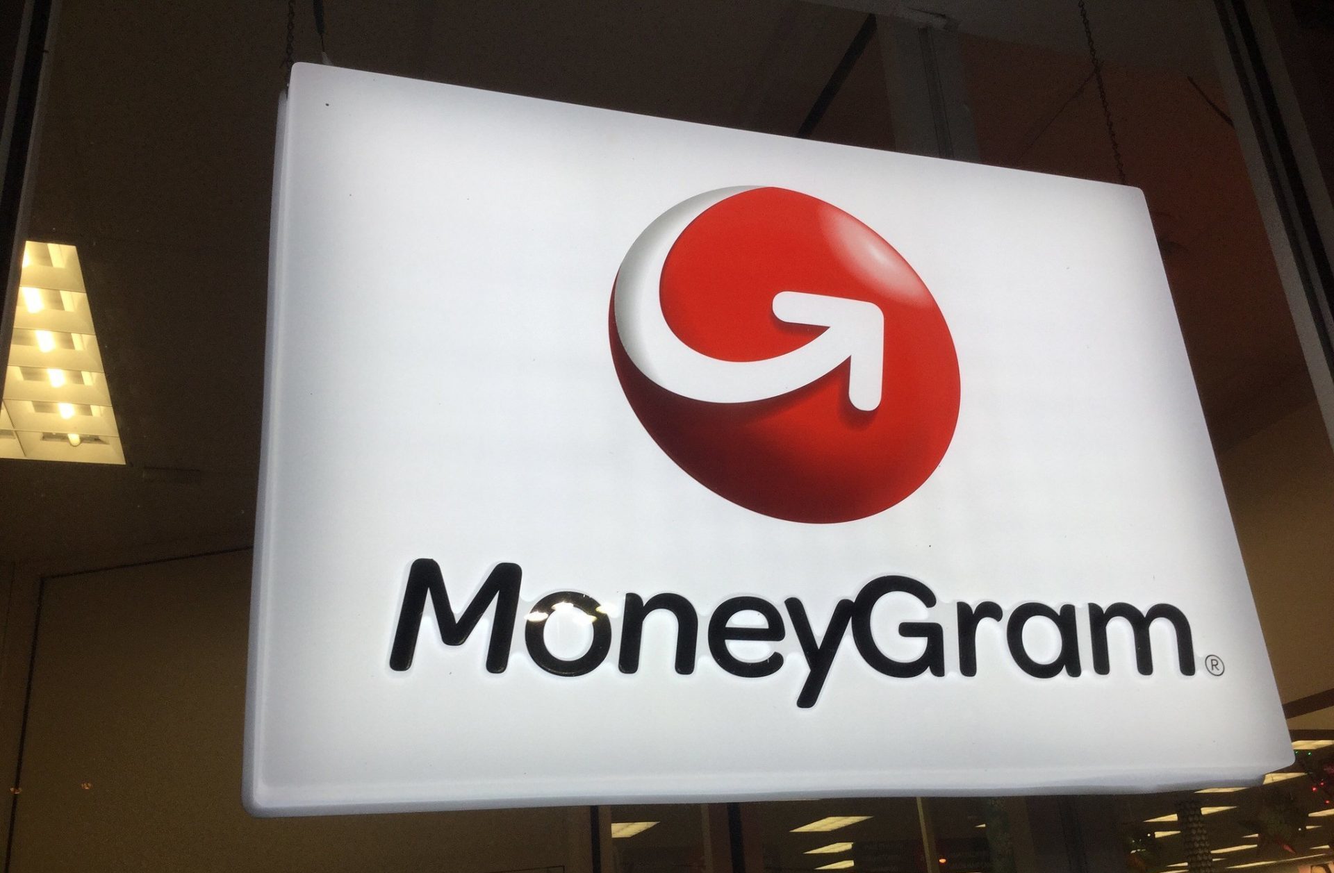 Western Union искат да купят MoneyGram – какво означава това за Ripple?