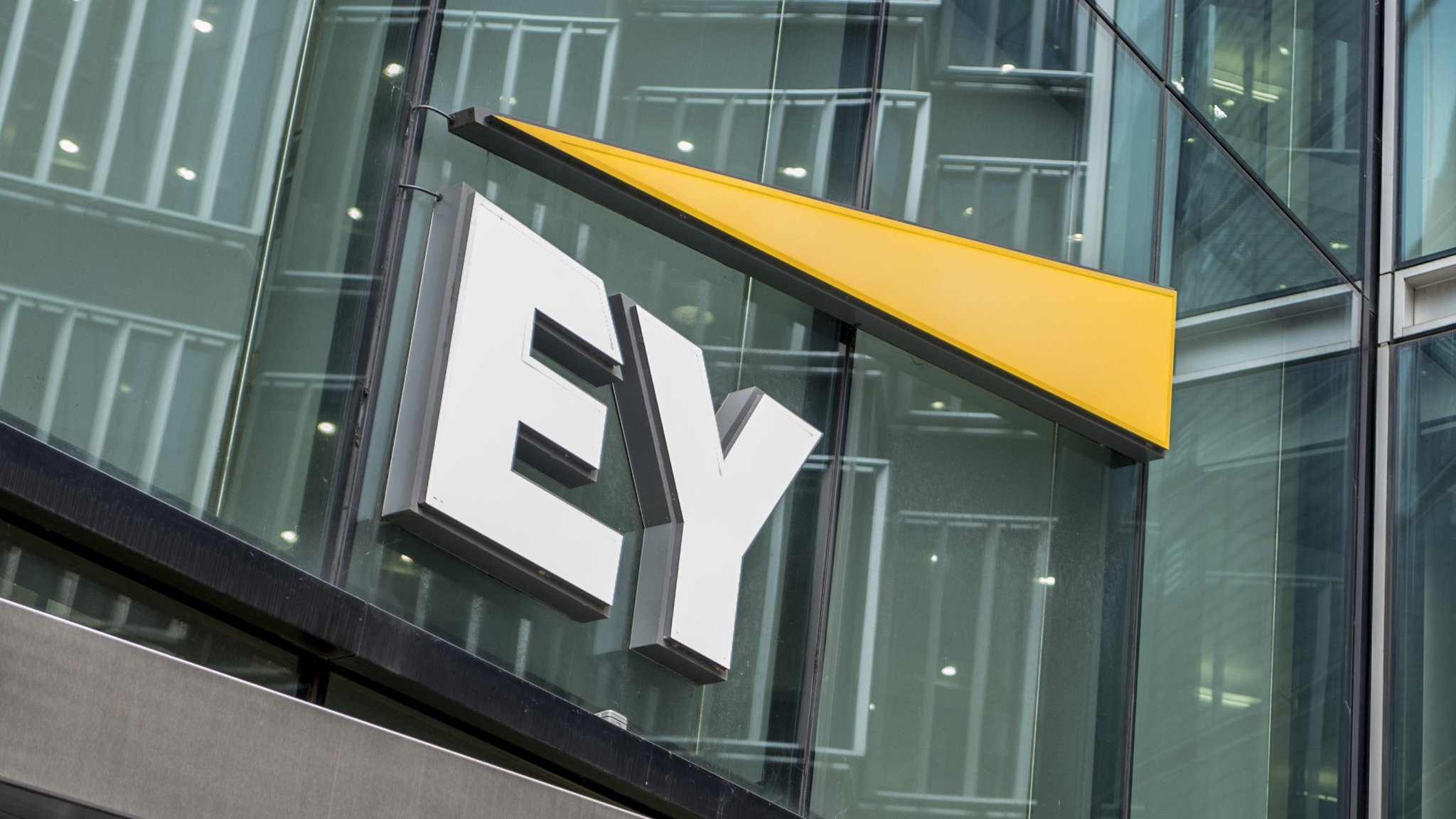 Ernst & Young с данъчен инструмент за докладване на криптовалути