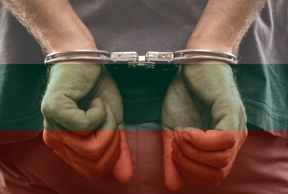 Обвиниха българин в измамна схема за милиони