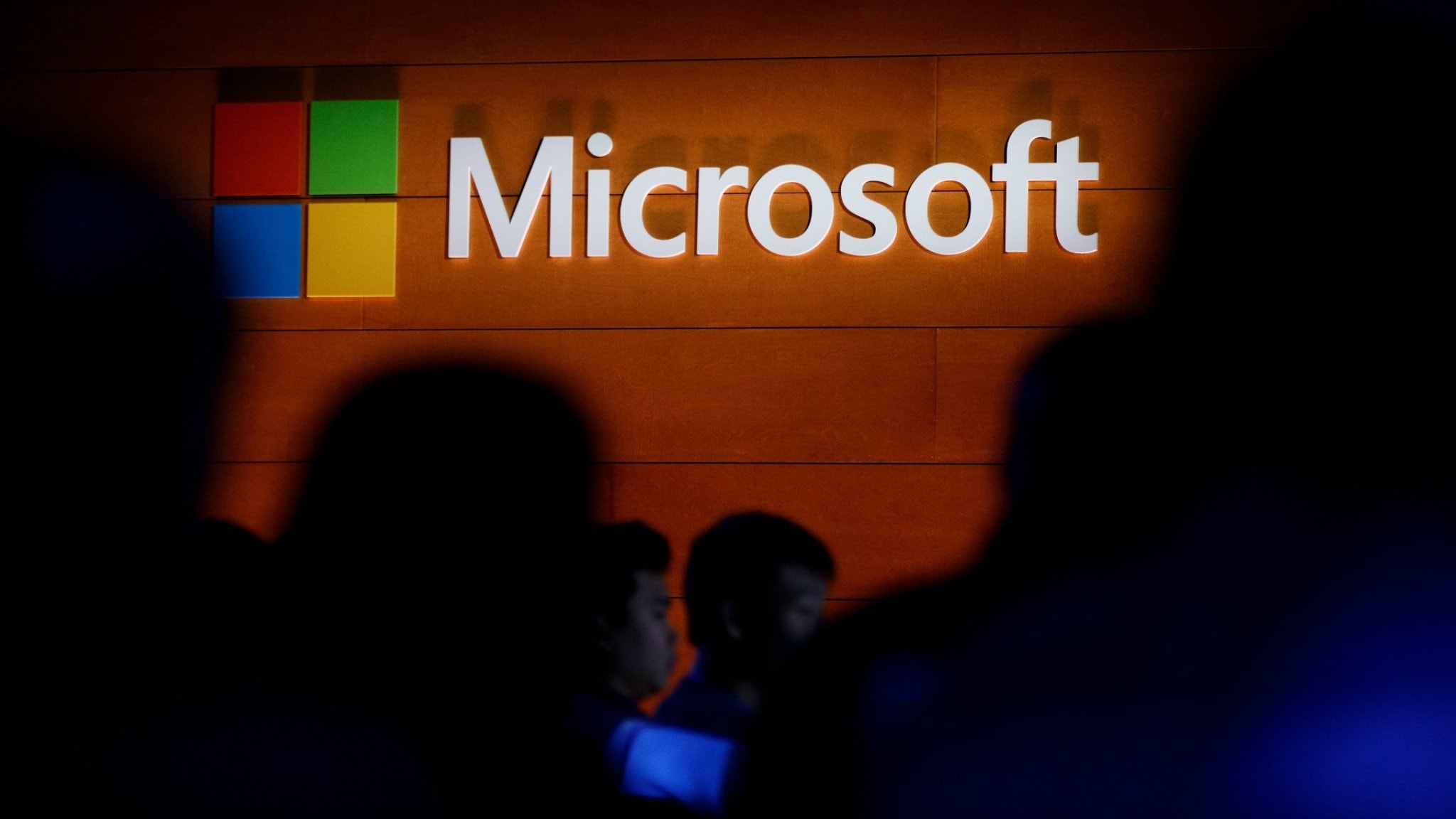 Microsoft няма планове да прави големи инвестиции в Биткойн… засега