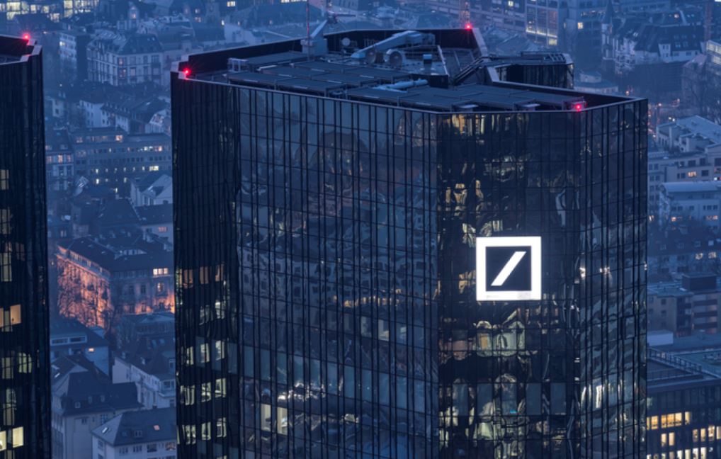 Германски прокурори претърсват централата на Deutsche Bank