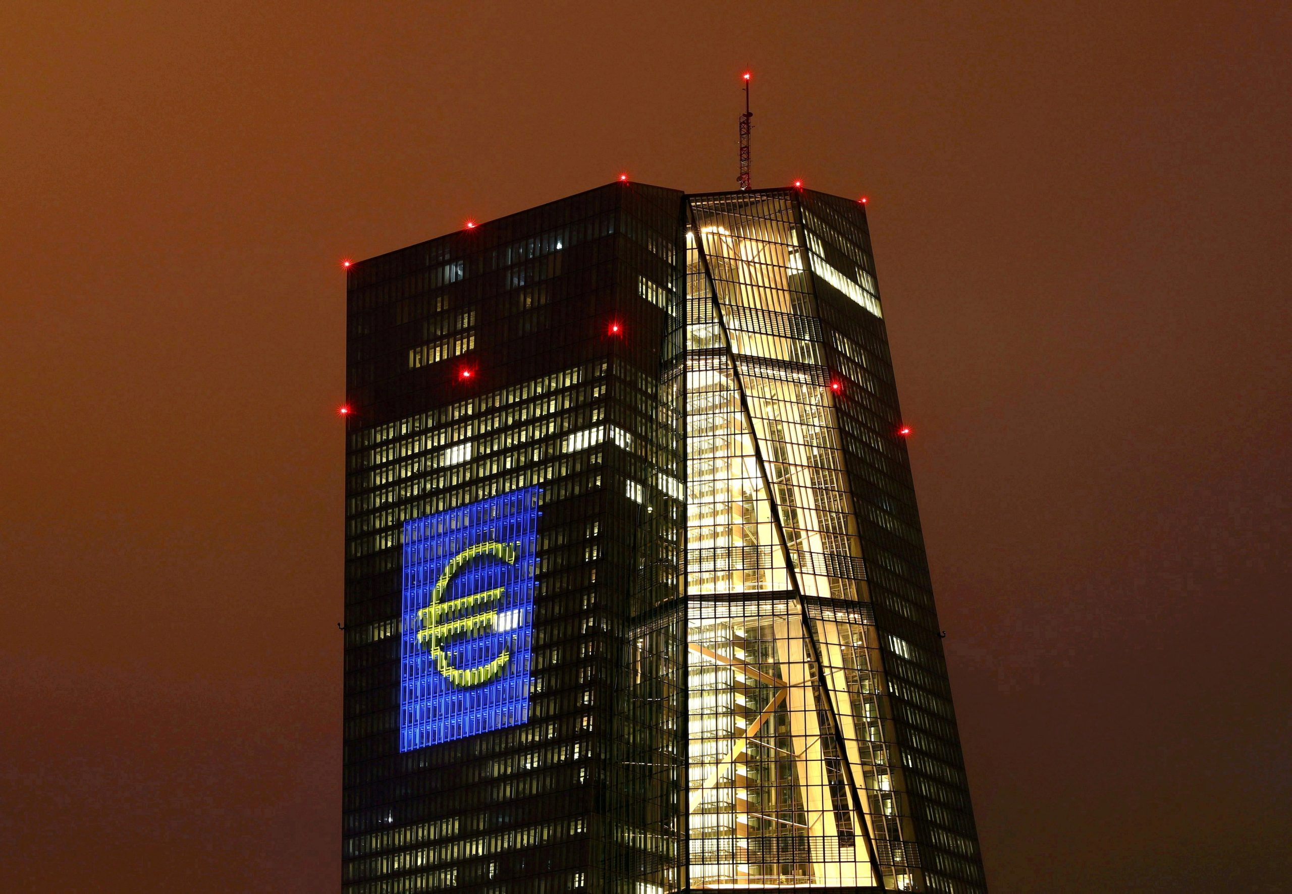 В четвъртък Европейската централна банка ЕЦБ продължи тенденцията да повишава