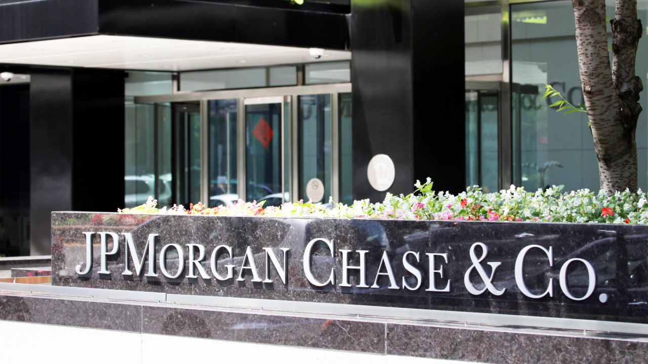 Директорът на JPMorgan намалява дела си в банката