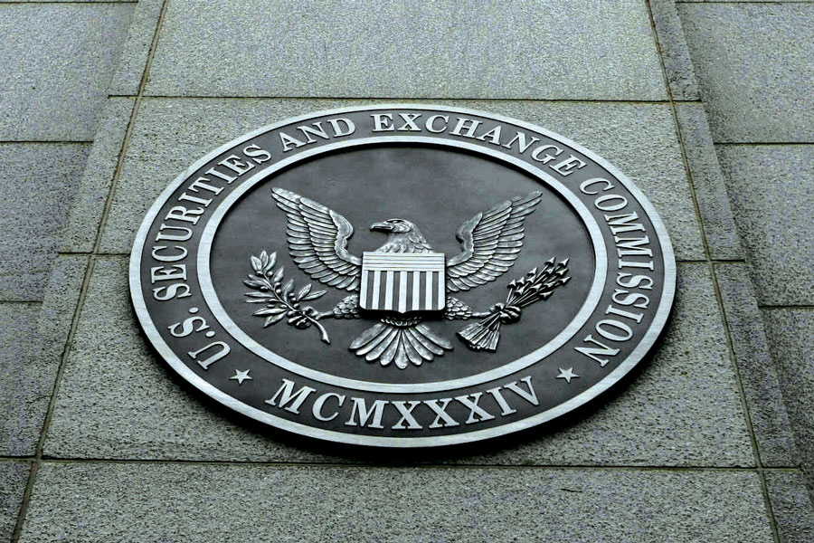SEC прекалява с контрола си върху криптовалутите твърди американски сенатор