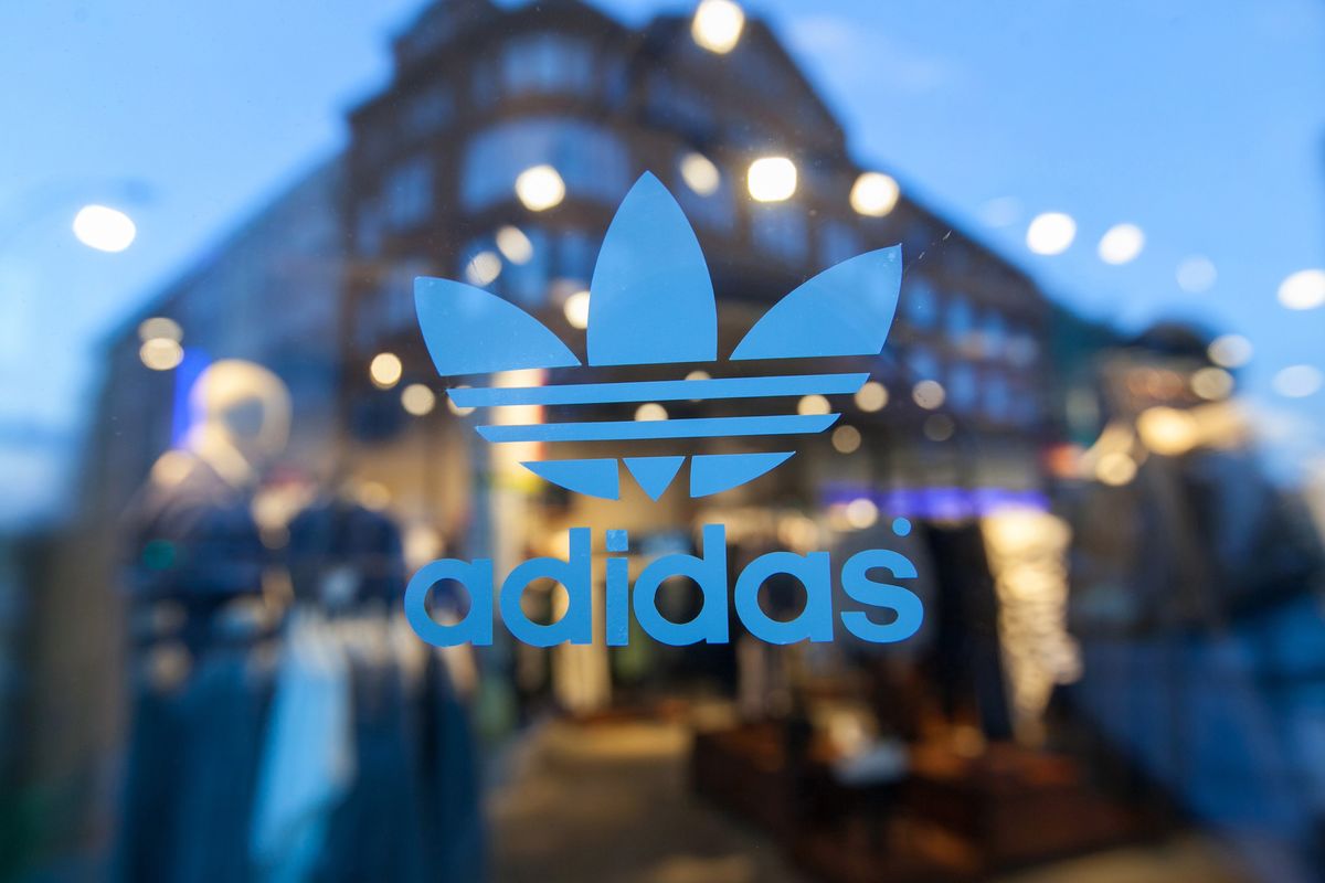 Adidas Originals обяви партньорство с Coinbase