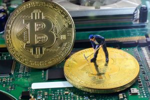 биткойн миньор добива токен