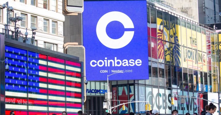 Coinbase става първата крипто компания в списъка на S&P 500