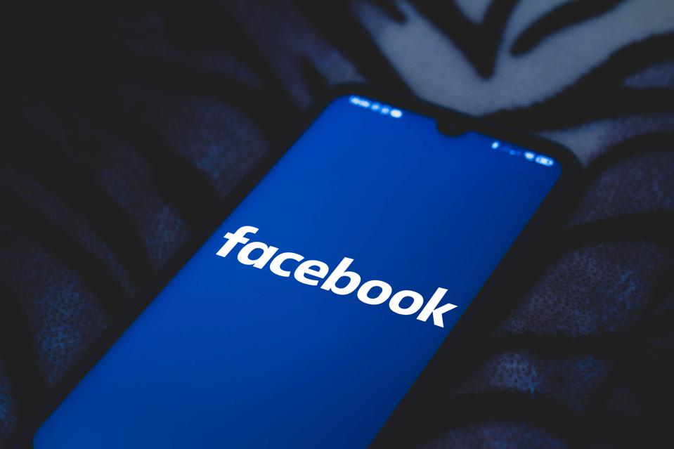 Изтекоха данните на половин милиард потребители на Facebook