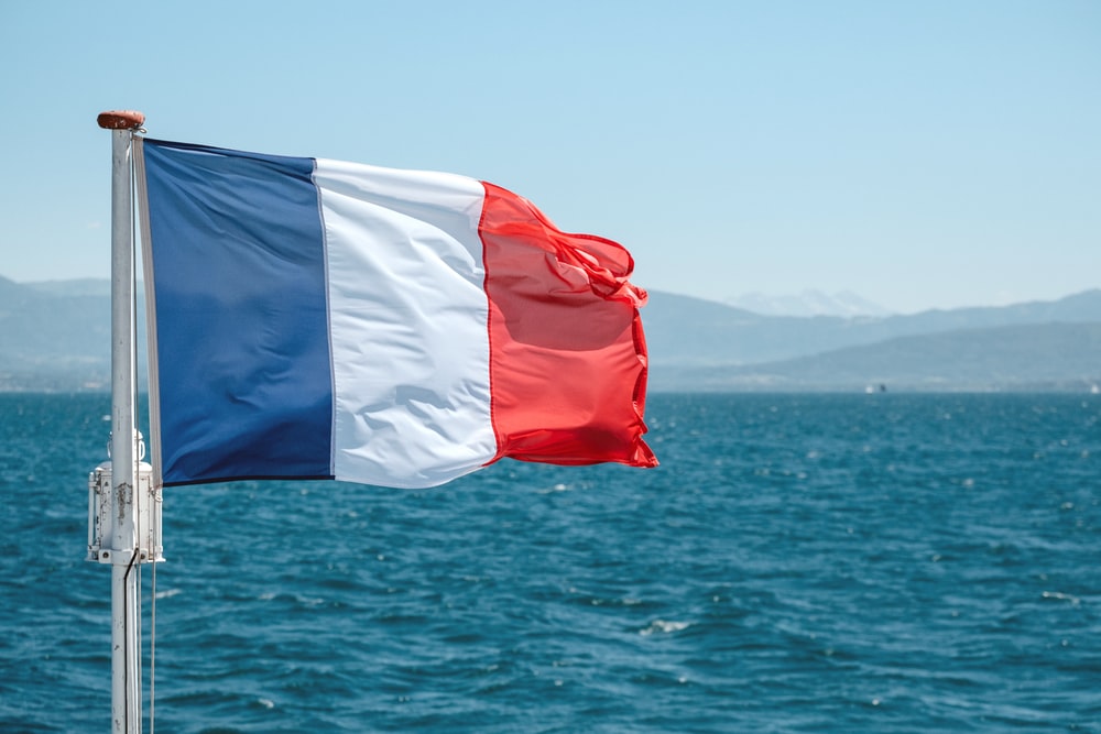 30 бранда и повече от 25 000 магазина във Франция ще приемат Биткойн