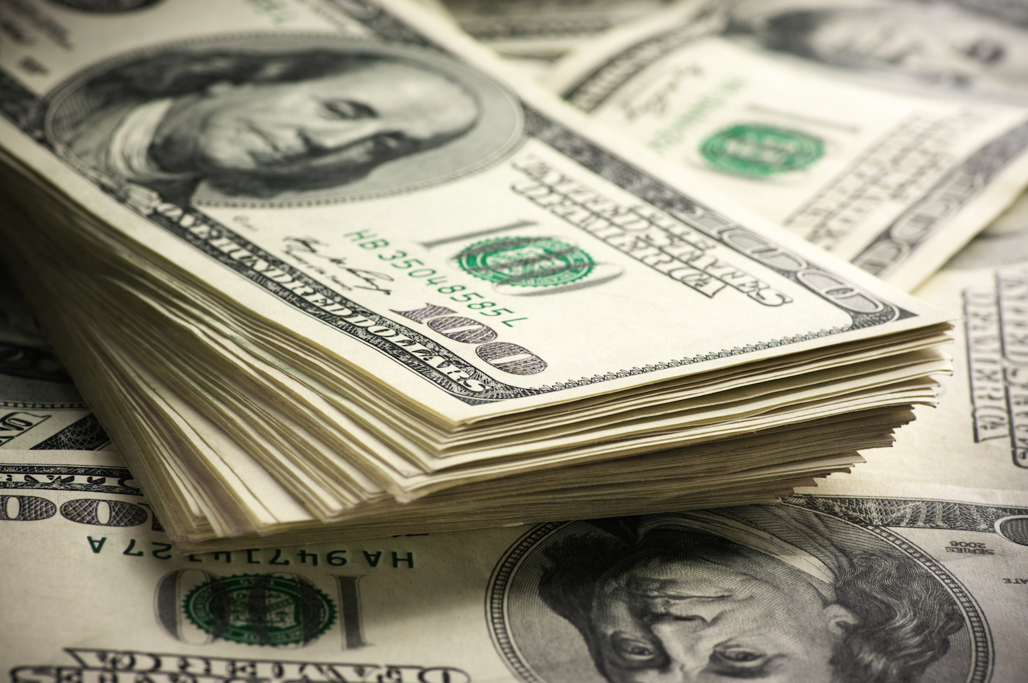 Коалицията БРИКС активно проучва алтернативи на щатския долар чрез въвеждане