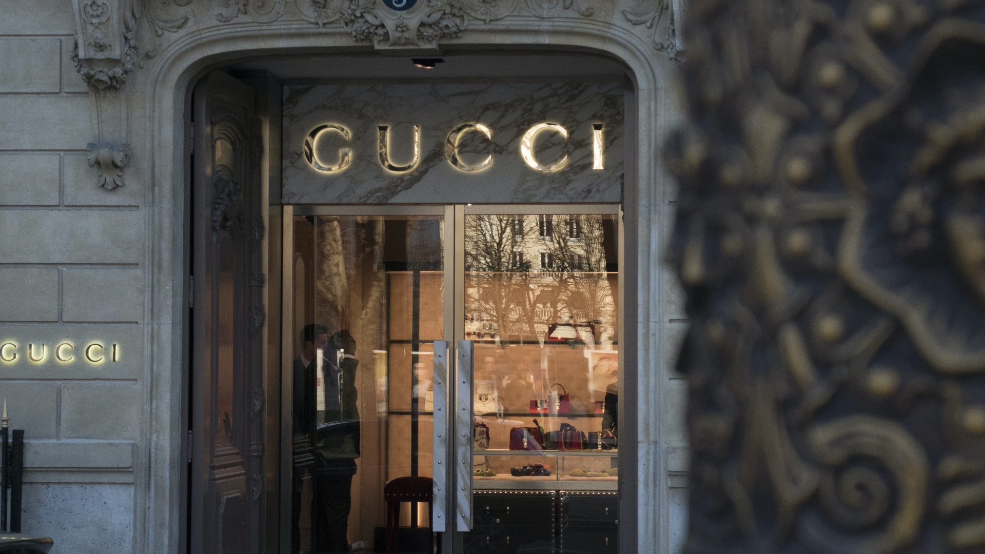 Gucci вече приема плащания в ApeCoin (APE)